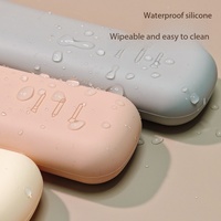 Tragbares 8-teiliges Silikon-Make-up-Pinsel-Set mit Magnetischer Reisebox, Flache Synthetische Haarpinsel für Körper, Lippen und Gesicht - Mit Griff