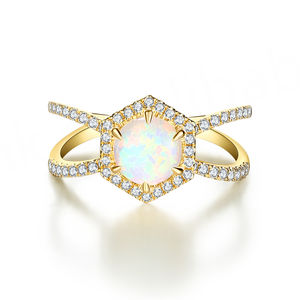 Anillo de Plata de Ley 925 con Piedra Lunar Arcoíris de Corte Hexagonal, Estilo Clásico, para Bodas, Fiestas o Aniversarios - Product Image 1