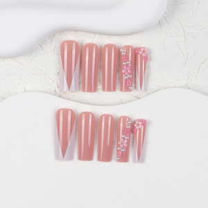 24 piezas en forma de ataúd <span class=keywords><strong>Diagonal</strong></span> flor francesa perla punto diamante copos desmontable ABS Nail Art para dedos - Product Image 3
