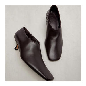 Botas Formales con Estampado, Punta Cuadrada y Tacón Bajo de 3-5 cm, Blancas, Otoño/Invierno 2025, por <span class=keywords><strong>Wowo</strong></span> - Product Image 4