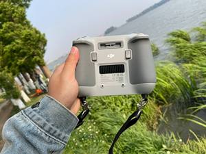 Dron UAV Mavic 3 Pro RC 95% Nuevo, Cámara Triple de 5.1k y 50 Fps, 43 Minutos de Tiempo de Vuelo, Transmisión de 12, Control Remoto de Plástico - Product Image 6