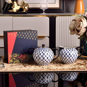 Service à thé de luxe vintage en porcelaine fine, théière, pot à lait et pot à sucre en céramique - Product Image 4