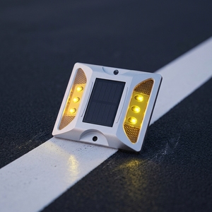 Dissuasore Stradale Solare <span class=keywords><strong>a</strong></span> LED in Alluminio con Occhi di Gatto e Riflettore Integrato - Product Image 1