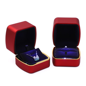 Creativo lussuoso quadrato dipinto a spruzzo LED san valentino anelli per la <span class=keywords><strong>festa</strong></span> <span class=keywords><strong>della</strong></span> <span class=keywords><strong>mamma</strong></span> collane ciondoli gioielli imballaggio - Product Image 6