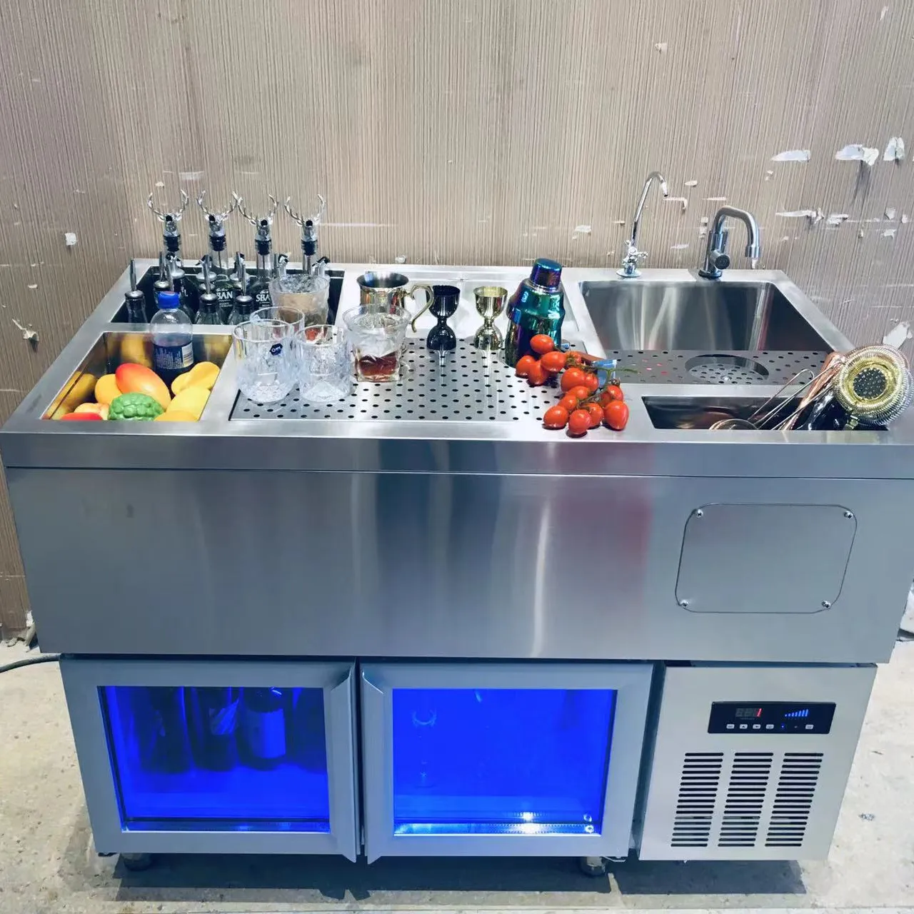 Estación de bar de cóctel de acero inoxidable con luz LED azul, refrigerador para bar project solution