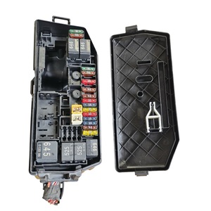 กล่องฟิวส์ในห้องโดยสารรถยนต์ <span class=keywords><strong>VW</strong></span> Polo Taigun Audi A1 SEAT Skoda 12V 20A สำหรับการติดตั้งเพิ่มเติม/อัพเกรด - Product Image 1
