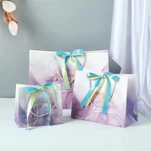 Bolsa de regalo de cartón de diseño personalizado de lujo al por mayor para velas cinta de embalaje de papel laminado de lujo impresa digital y flexográfica - Product Image 5