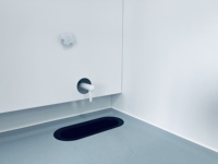 Hotte à fumées chimiques industrielle moderne 1800 mm pour laboratoire scolaire en polypropylène avec conduit
