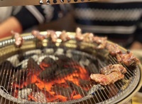 Barbecue à charbon de bois intérieur sans fumée coréen Grill de barbecue en céramique en acier inoxydable pour restaurant ou usage domestique