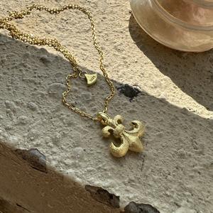 Collana con Ciondolo in Argento Puro S925 con Catena a Tamburo Martellato di Tendenza, Design di Lusso Leggero per Maglione, Regalo di Compleanno - Product Image 1