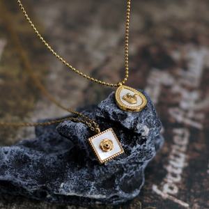 Elegante Collar Retro de Acero Inoxidable Chapado en Oro de 18K para Mujer, con Diseño de Gota de Agua, Corona, Cuadrado, Rosa, Concha Blanca, Regalo de Compromiso - Product Image 2