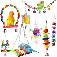 De nombreux types de jouets pour oiseaux Swing, cloche, planche à aiguiser, poteau debout un ensemble de huit pièces avec plusieurs options