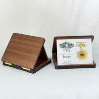 Boîte de rangement pour médailles en bois de haute qualité, présentoir de récompenses peint, plaque souvenir murale avec inscriptions honorifiques MH-NJ0804