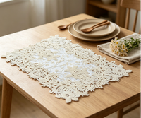 Napperons élégants en PVC brodés à motif classique doré 30x45cm, antidérapants, TUOTU, pour une mise en scène de table luxueuse pour les salles à manger à domicile