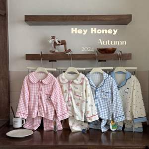 Nuevo Conjunto Familiar de 25 Piezas, Ropa de Dormir Infantil de Manga Larga, Algodón Puro, Cuello Camisero, <span class=keywords><strong>Pijama</strong></span> de Dibujos Animados de Dos Piezas, OEM para Mujer - Product Image 1