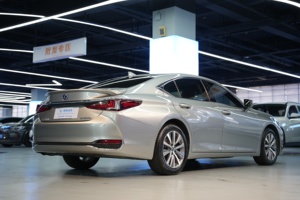 <span class=keywords><strong>Lexus</strong></span> <span class=keywords><strong>ES</strong></span> 300h 2020 Edición Excellence Sedán, Emisión Euro VI, Asientos de Cuero, Faros LED y Cámara Trasera, 1-25000 Millas - Product Image 6