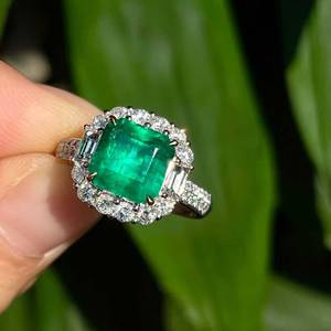 Anillo de Oro Blanco de 18K con Esmeralda Natural de Panjshir de 3.15ct Verde Intenso con Doble Halo y Detalles de Diamantes Sudafricanos para Mujer - Product Image 2