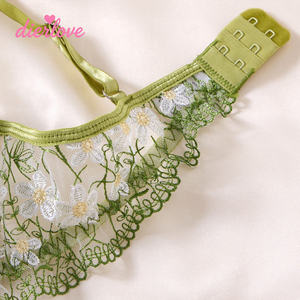 Ensemble de lingerie en dentelle vert sauge pour femmes, broderie de marguerites, soutien-gorge en maille, ensemble de string sexy, style français exotique, sous-vêtements 2 pièces - Product Image 3