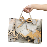Vente en gros de sacs à provisions personnalisés en papier marbré beige avec poignée en ruban sacs en carton imprimés avec logo pour vêtements et jupes