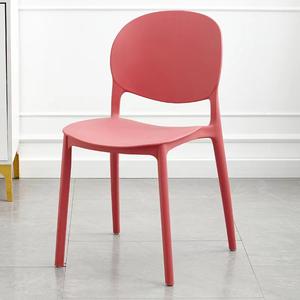 Barato al aire libre colorido Sillas Plasticas Chaise Precio barato Diseño moderno Ocio Pp Apilamiento al aire libre Comedor Silla de plástico - Product Image 4