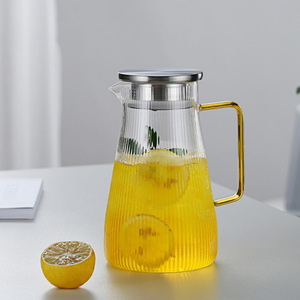 Carafe à eau froide en verre avec rayures verticales, poignée carrée, résistante aux hautes températures, transparente, pour le thé et le thé au citron - Product Image 1