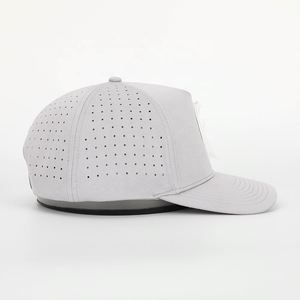 Casquettes personnalisées pour hommes à 5 panneaux avec perforations découpées au laser, casquette de baseball sportive imperméable, casquette de papa à séchage rapide avec logo en caoutchouc - Product Image 5