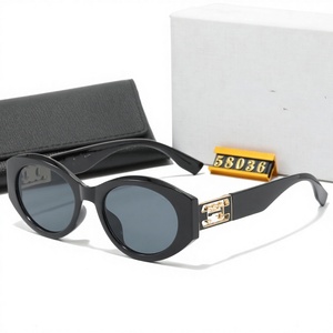 משקפי שמש חדשים לנשים UV400 סִגְנוֹן משקפי נהיגה אופנתיים קוריאניים- סִגְנוֹן משקפי שמש חיצוניים עם מסגרת קטנה לפנים - Product Image 1