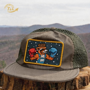 Casquettes de baseball trucker personnalisées 4UGEAR à 6 panneaux, vente en gros, logo brodé, visière personnalisée, tissu en maille, unisexe, ajustables, toutes saisons - Product Image 3
