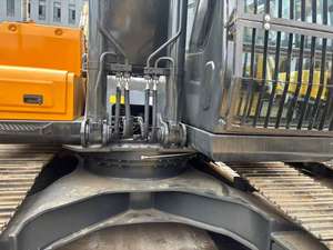 Excavatrice sur chenilles Hyundai HX220S à vente chaude, poids opérationnel de 20 tonnes, moteur Cummins efficace, roulements, boîte de vitesses, PLC, bon état - Product Image 6
