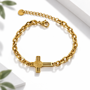 Pulsera de dijes para mujer con cruz y medallón, cadena de eslabones ovalados de acero inoxidable, chapado al vacío en oro de 14K, cierre de langosta ajustable - Product Image 1