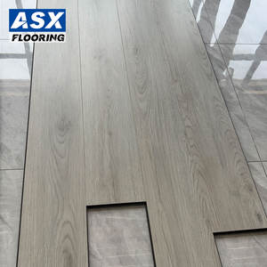 8mm 12mm Ac4 Ac5高密度スーパー防水ブラックコアHdf 900 Kgs /M ³ 防水ラミネートフローリングラミンフローリング - Product Image 1