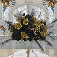 Vente en gros de compositions florales artificielles en rose noire et or avec plumes pour les mariages, événements, décoration de luxe en vrac