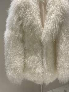 Prezzo di fabbrica <span class=keywords><strong>pelliccia</strong></span> di pecora <span class=keywords><strong>bianca</strong></span> cappotto di lusso in <span class=keywords><strong>pelliccia</strong></span> sintetica cappotto invernale <span class=keywords><strong>pelliccia</strong></span> per le donne - Product Image 2