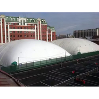 Structure de membrane gonflable incurvée géante de haute qualité Architecture de piscine à dôme élevé Piscine gonflable élégante durable