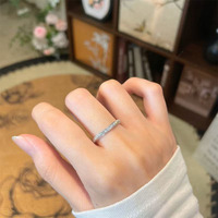 Anello Eternity a Fascia Continua con Diamanti Lab-Grown Pavé Completo, Placcato in Oro Bianco 18K, Gioiello Versatile da Donna per Matrimonio e Impilabile