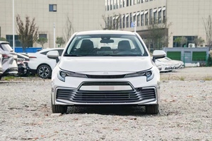 Auto Usate Lingshang 2023 2.0L Leading Sedan Euro VI Aspirata Naturalmente 59000 km Basso Chilometraggio Familiare Utilitaria Guida a Sinistra R16 - Product Image 2