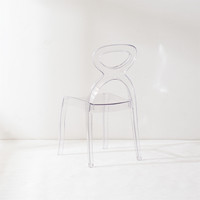 Vente en gros de meubles de salle à manger, chaise minimaliste moderne en plastique polycarbonate avec ouverture et trou en acrylique