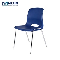 Chaise d'école monobloc en plastique moulé bleu empilable pour élèves du primaire et du collège