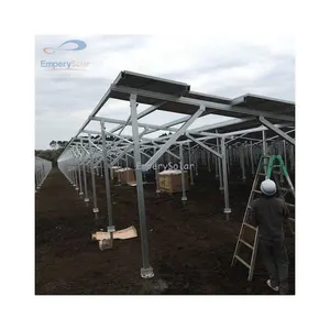 Système de montage solaire industriel à vis au sol 20 ans de rayonnages durables montés au sol pour l'installation solaire sur les terres agricoles
