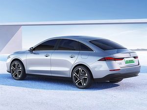 รถยนต์ ACURA Roewe D7 DMH ปี 2024 รุ่นซีดาน พวงมาลัยซ้าย ยาง R15 เบาะหนัง เกียร์อัตโนมัติ - Product Image 5