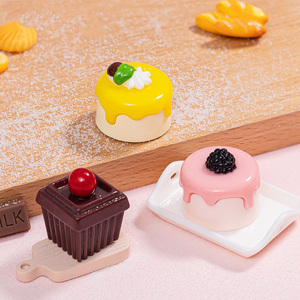Miniature de dessert mignonne en résine pour maison de poupée, figurine de gâteau miniature pour loisirs créatifs et décoration de bureau à domicile - Product Image 4