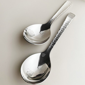 Cuchara de Acero Inoxidable 304 con Textura Martillada, Acabado Liso Brillante, Resistente al Óxido, para Comer, Beber, Sopa y Uso en Hostelería - Product Image 2