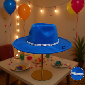 Cappello a Cilindro in Velluto con Catena di Diamanti Z, Regolabile, Unisex, per Feste, in Finta Pelliccia - Product Image 3