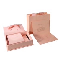 Boîte cadeau personnalisée rose pâle avec couvercle et base magnétiques, plateau encastré et nœud en satin pour cadeaux cosmétiques – Fournisseur