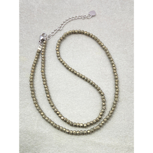 Collar de Pirita con Cuentas, Joyería Delicada con Piedras Preciosas, Cuentas Microfacetadas, Collar de Cristal, Joyería Minimalista, Pequeñas Piedras Preciosas para Mujer - Product Image 1