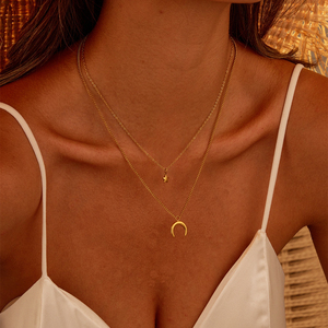 Collier double couche en acier inoxydable plaqué or 18 carats, motif lune et étoile, résistant au ternissement, pour femme - Product Image 1
