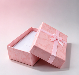 Boîte à bijoux en papier spécial à motif marbré rose haut de gamme, faite à la main et écologique, en deux parties, avec un nœud en ruban de satin de la même couleur, blanc - Product Image 6