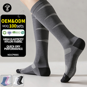 Chaussettes de sport de compression Elite, personnalisables avec votre marque, à compression graduée, pour la récupération, chaussettes athlétiques professionnelles en nylon/coton/spandex - Product Image 1