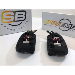 Pinze Freno Brembo a 4 Pistoni Anteriori Nere per Prestazioni di Frenata Moto - Product Image 3