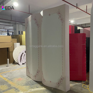 ฉากหลังงานแต่งงานแบบพับได้ LEDA ทำจาก PVC สีขาว อะคริลิค รูปทรงหนังสือ ตกแต่งเวทีงานแต่งงานสไตล์โมเดิร์น - Product Image 1
